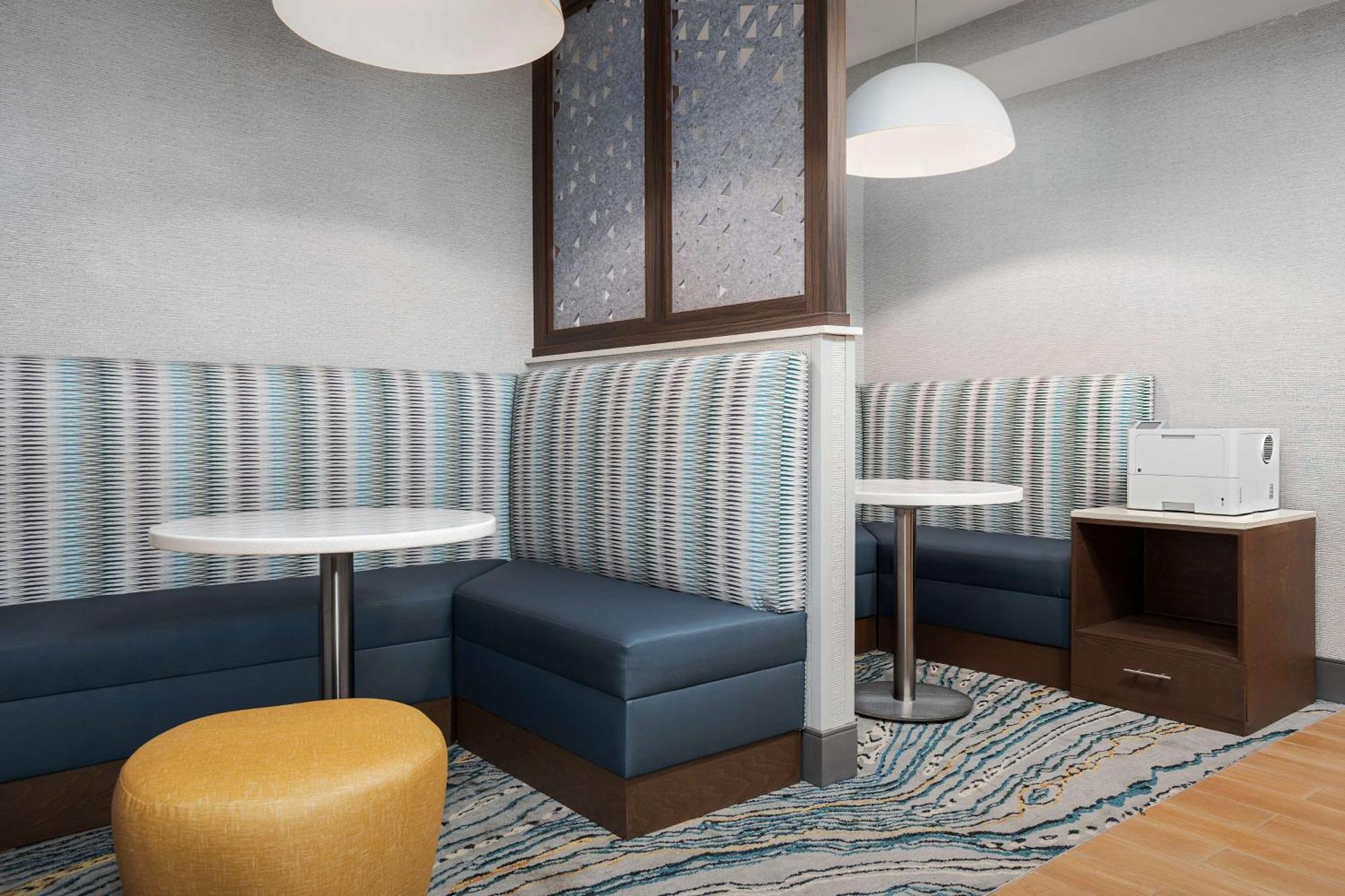 Hampton Inn & Suites Atlanta-Six Flags Лития-Спрингс Экстерьер фото