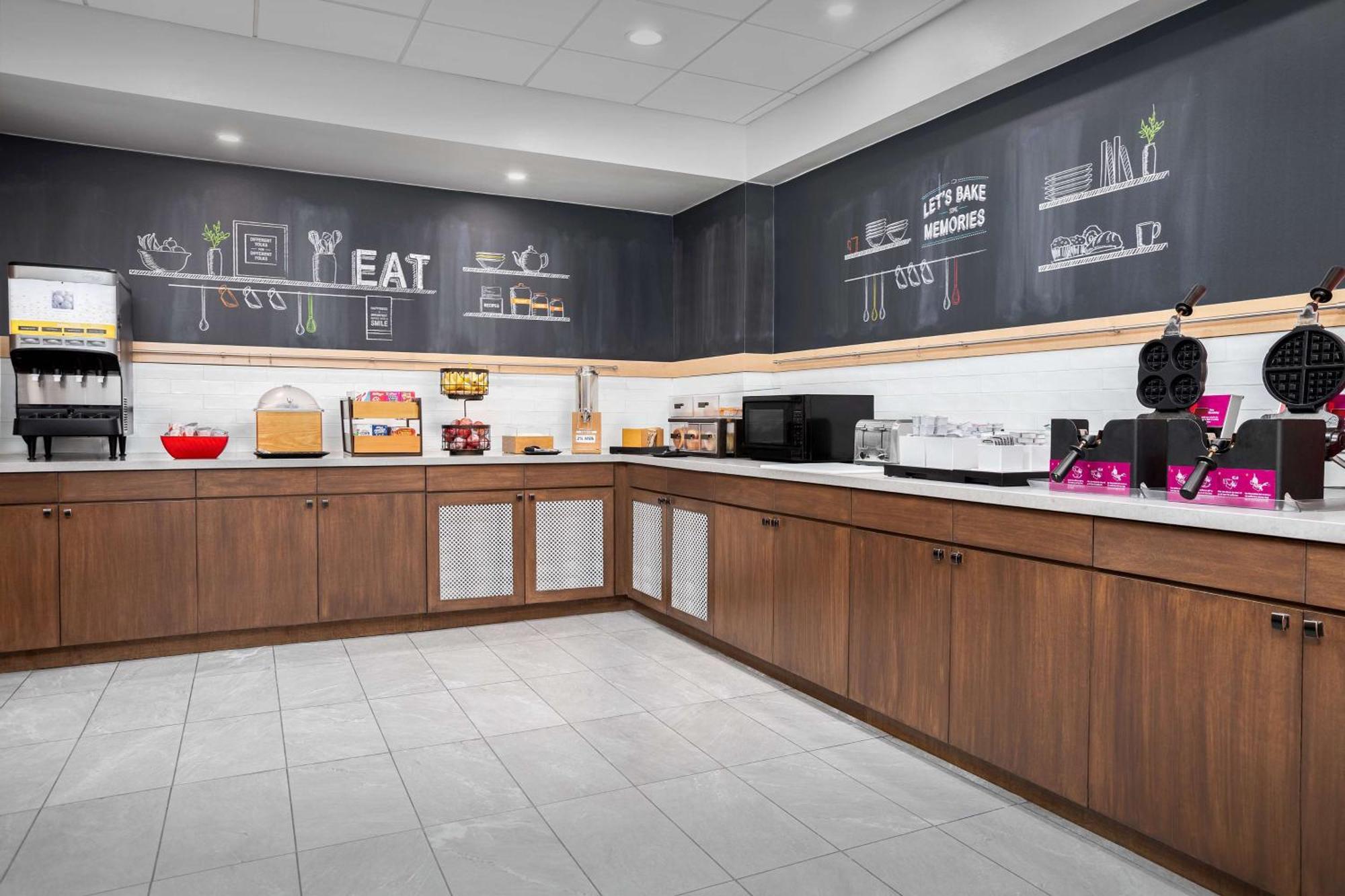 Hampton Inn & Suites Atlanta-Six Flags Лития-Спрингс Экстерьер фото