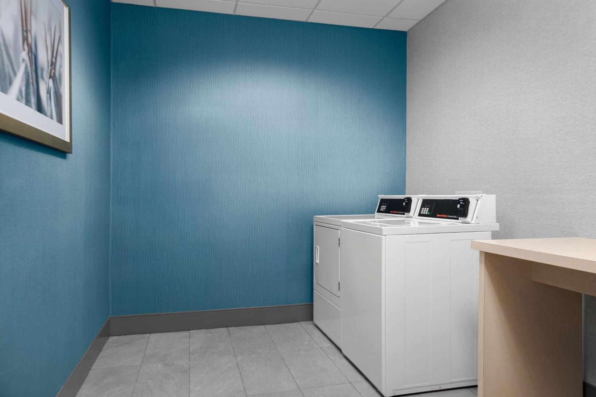 Hampton Inn & Suites Atlanta-Six Flags Лития-Спрингс Экстерьер фото